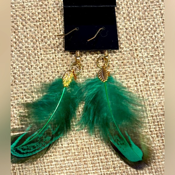 Green Feather Earrings- NWT - Hand Crafted - Picture 2 of 5